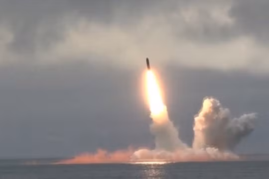 Nga đã phóng thử tên lửa đạn đạo từ tàu ngầm hạt nhân chiến lược để đáp trả vụ phóng thử tên lửa hành trình trên đất liền của Mỹ. Ảnh: Đông Phương