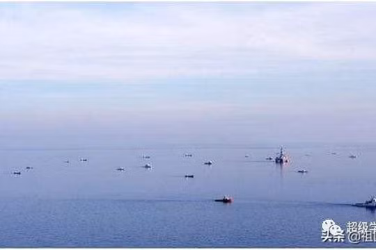 Các tàu công vụ Việt Nam và Trung Quốc trên vùng biển gần Tư Chính. (Ảnh: Sohu)