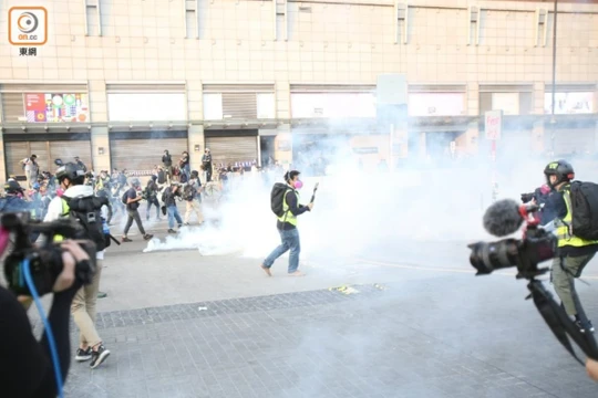 Sau một tuần yên tĩnh, các cuộc biểu tình và xung đột bạo lực lại tái diễn trên đường phố Hồng Kông. Ảnh: Đông Phương.