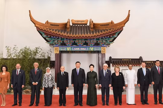 Chủ tịch Tập Cận Bình và phu nhân tiếp và chiêu đãi lãnh đạo các nước đến dự đại hội