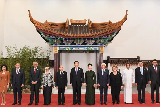 Chủ tịch Tập Cận Bình và phu nhân tiếp và chiêu đãi lãnh đạo các nước đến dự đại hội