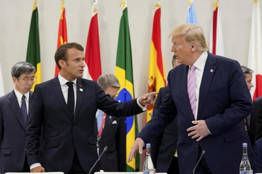 Tổng thống Pháp Emmanuel Macron phê phán hành động của Mỹ bỏ rơi đồng minh và cho rằng hiện NATO đã trong tình trạng "chết não".