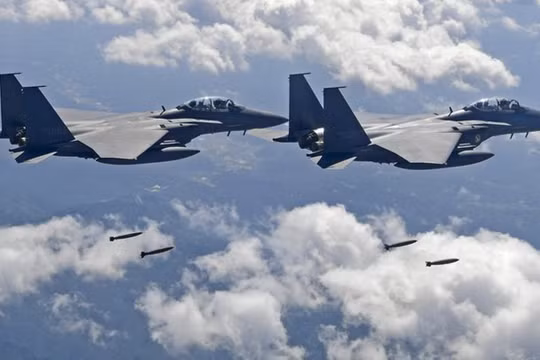 Quân đội Hàn Quốc huy động máy bay F-15K tham gia tập trận ở đảo Dokdo/Takeshima. Ảnh: RTI