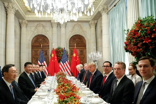 Thành phần hai đoàn trong buổi ăn tối - làm việc kéo dài 150 phút.