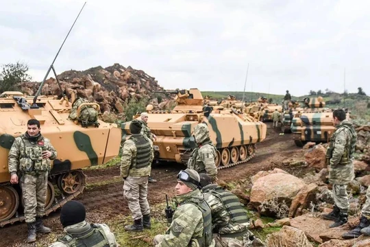 Quân đội Thổ Nhĩ Kỳ tiến vào đất Syria nhằm tiêu diệt lực lượng người Kurd và lập vùng đệm an ninh trên đất Syria.