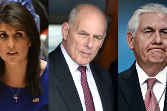 Trong cuốn hồi ký của mình, bà Nikki Haley (trái) đã tiết lộ cựu Ngoại trưởng Rex Tillerson (phải) và cựu Chánh văn phòng Nhà Trắng John Kelly (giữa) đã tìm cách lôi kéo bà theo họ chống lại Tổng thống Donald Trump.
