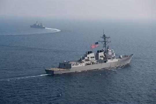 Mỹ bất ngờ đưa hai tàu chiến vào eo biển Đài Loan sau khi quân đội Trung Quốc tăng cường hoạt động quanh Đài Loan. 