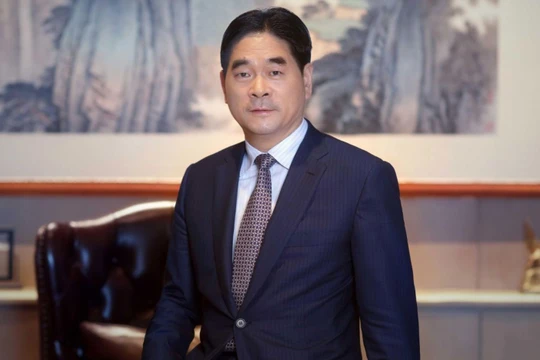 Kẻ bệnh hoạn, quỷ râu xanh, tỷ phú Vương Chấn Hoa