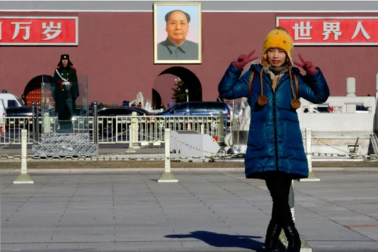 Trần Tư trên Quảng trường Thiên An Môn trong một lần về nước