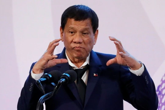 Tổng thống Philippines đe dọa sẽ tuyên chiến với Canada nếu nước này không thu hồi rác thải trở về nước họ.