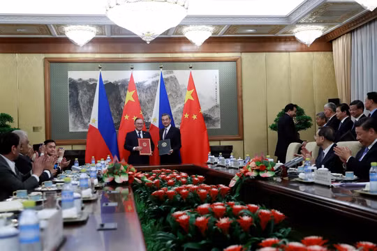 Tuy trong chuyến thăm Bắc Kinh của ông Duterte, hai nước đã ký thỏa thuận thành lập Ủy ban liên chính phủ và nhóm công tác về hợp tác khai thác chung dầu khí ở Biển Đông nhưng việc thực hiện có vẻ xa vời. (Ảnh: Reuters)