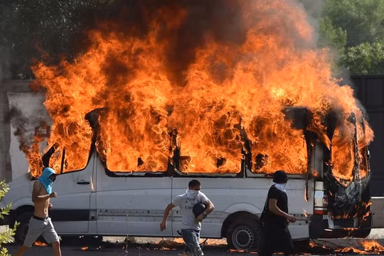 Sau khi cựu tổng thống Kyrgyzstan Almazbek Atambayev bị bắt, những người ủng hộ ông đã gây bạo loạn ở thủ đô Bishkek