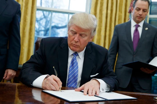 Ông Donald Trump Mệnh lệnh hành chính theo “Luật quyền lực kinh tế khẩn cấp quốc tế” khiến quan hệ Mỹ - Trung càng thêm căng thẳng