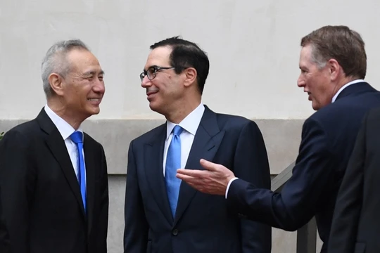 Vòng đàm phán thương mại Mỹ - Trung thứ 13 chưa bắt đầu nhưng đã có tin sẽ không đạt kết quả và Phó Thủ tướng Trung Quốc Lưu Hạc (trái) sẽ về nước sớm hơn dự kiến. Ảnh: Đa Chiều