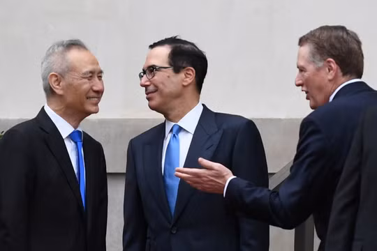 Vòng đàm phán thương mại Mỹ - Trung thứ 13 chưa bắt đầu nhưng đã có tin sẽ không đạt kết quả và Phó Thủ tướng Trung Quốc Lưu Hạc (trái) sẽ về nước sớm hơn dự kiến. Ảnh: Đa Chiều