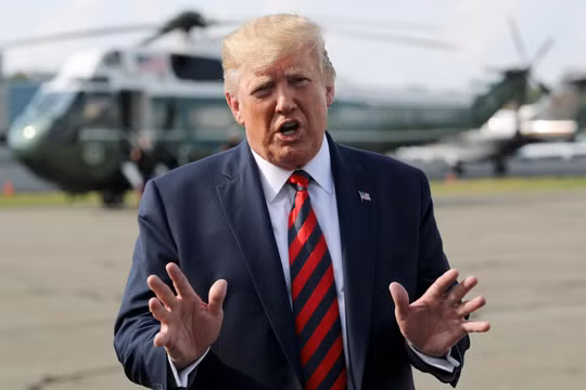 Tổng thống Donald Trump tuyên bố trước các nhà báo thông tin ông đã ký quyết định bán 66 máy bay F-16V trị giá 8 tỷ USD cho Đài Loan 