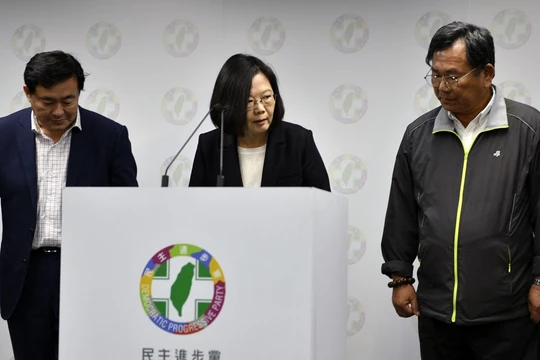 Sau thất bại nặng nề của Đảng Dân Tiến trong cuộc bầu cử địa phương, bà Thái Anh Văn tuyên bố từ chức Chủ tịch đảng