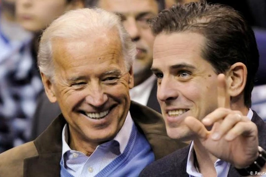 Cha con ông Joe Biden đang trở thành đối tượng để ông Donald Trump "truy tội" ráo riết mặc dù cuộc đua giành và giữ ghế còn chưa bắt đầu.