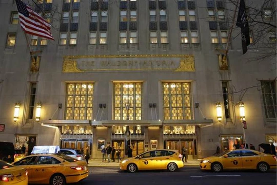Khách sạn Waldorf–Astoria New York đang bị Tập đoàn HNA của Trung Quốc rao bán