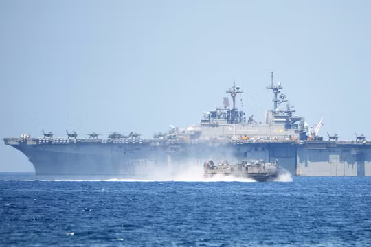 Mỹ huy động tàu sân bay, máy bay tàng hình và các phương tiện quân sự hiện đại diễn tập hiệp đồng chiếm lại đảo trên Biển Đông cùng quân đội Philippines.