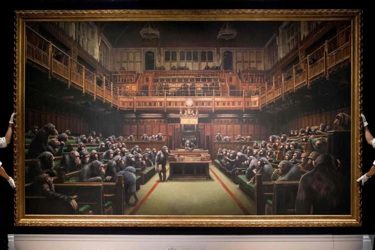 Tác phẩm “Devolved Parliament” của họa sỹ bí ẩn Banksy được bán với giá 9,8 triệu Bảng (29 tỷ VND)