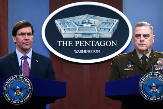 Bộ trưởng Quốc phòng Mỹ Mark Esper và Chủ tịch Hội đồng Tham mưu trưởng liên quân Mark Milley họp báo đe dọa gây chiến tranh chống Triều Tiên. Ảnh: Đa Chiều.