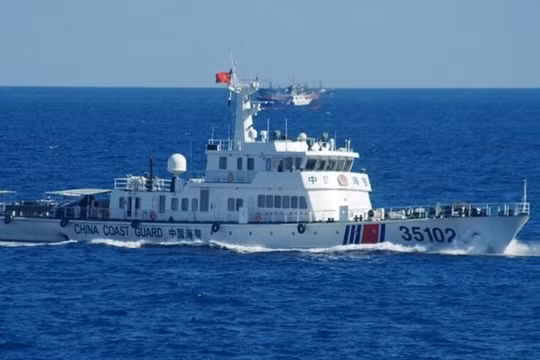 Ngày 30/12.Bộ Ngoại giao Indonesia đã triệu Đại sứ Trung Quốc đến trao công hàm phản đối tàu hải cảnh Trung Quốc xâm phạm vùng đặc quyền kinh tế nước này. Ảnh: tàu Hải cảnh Trung Quốc (Ảnh: Đông Phương).