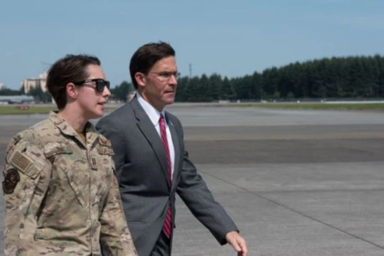 Bộ trưởng Quốc phòng Mỹ Mark Esper kiểm tra lực lượng không quân tác chiến đặc biệt ở Nhật hôm 7/8