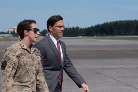 Bộ trưởng Quốc phòng Mỹ Mark Esper kiểm tra lực lượng không quân tác chiến đặc biệt ở Nhật hôm 7/8