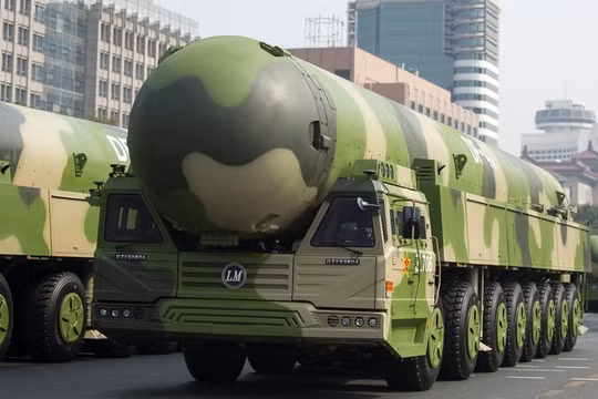Sự xuất hiện của lữ đoàn tên lửa DF-41 gây lo ngại về sự gia tăng số lượng đầu đạn hạt nhân của Trung Quốc .