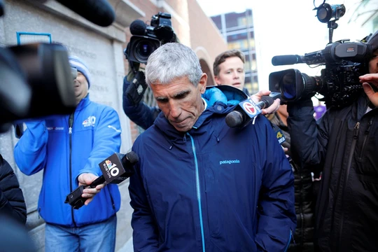 William Singer, kẻ cầm đầu đường dây chạy điểm vào đại học lớn nhất trong lịch sử Mỹ.