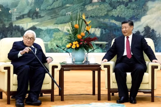 Chủ tịch Tập Cận Bình khi tiếp cựu Ngoại trưởng Mỹ Henry Kissinger đã nhắn gửi tới Donald Trump thông điệp ủng hộ ông Trump tiếp tục nắm quyền. Ảnh: Đa Chiều.