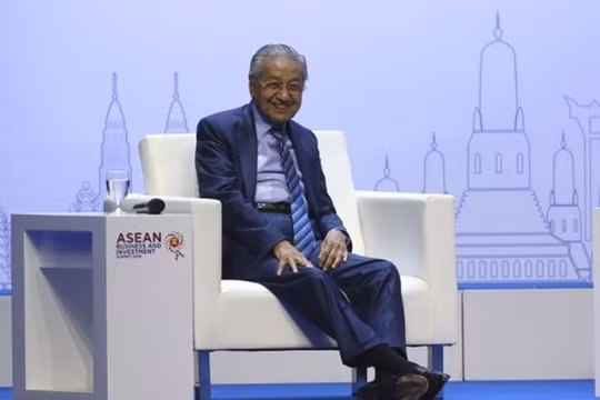 Ông Mahathir Mohamad hôm 2/11 đã bác bỏ đề nghị của ngân hàng Goldman Sachs muốn bồi thường dưới 2 tỷ USD cho việc họ đã gây ra trong vụ án 1MDB.