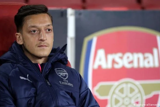 Mesut Ozil, cầu thủ đang gây nên cơn bão trên mạng ở Trung Quốc do bài thơ về vấn đề người Duy Ngô Nhĩ.