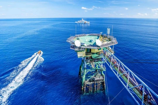 Bãi Tư Chính được lực lượng hải quân và cảnh sát Biển bảo vệ vững chắc