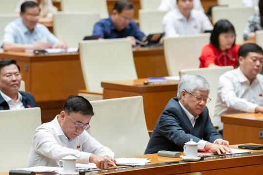 Ủy ban dự thảo sửa đổi, bổ sung một số điều của Hiến pháp 2013 có 1 chủ tịch và 3 phó chủ tịch