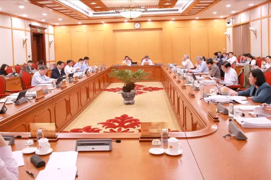 Bố trí 100% chủ tịch tỉnh không phải người địa phương trước ngày 5/12