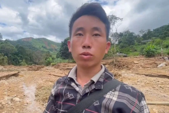 Trưởng bản Mùa A Thi cứu 90 người khỏi lũ quét: "Ra ngoài có nguy hiểm... tôi vẫn phải đi"