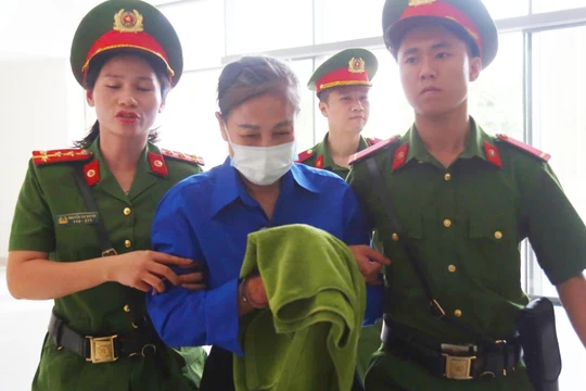 Xét xử vụ Phúc Sơn: Cựu Bí thư Vĩnh Phúc Hoàng Thị Thúy Lan tới tòa với mái tóc ngả màu bạc