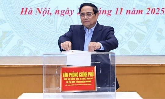 Thủ tướng: Không bỏ lỡ cơ hội trong lúc người dân vùng lũ đang rất cần