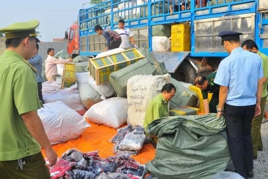 Thủ tướng chỉ đạo xử lý nghiêm cán bộ bảo kê, tiếp tay cho hàng giả, buôn lậu