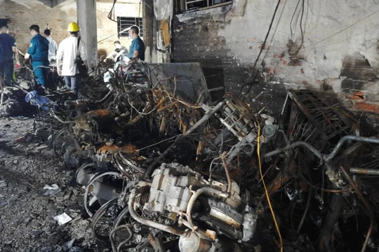 Vụ cháy 56 người tử vong: Đề xuất gia cố chung cư mini bằng tấm sợi carbon