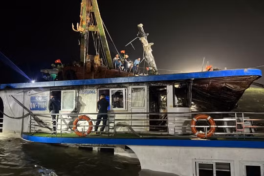 Tàu Vịnh Xanh 58 khi được trục vớt. Ảnh: VGP.