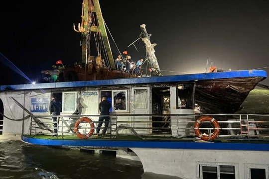 Tàu Vịnh Xanh 58 khi được trục vớt. Ảnh: VGP.