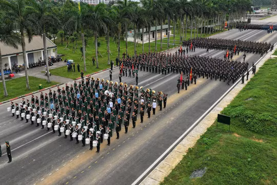 Các chiến sĩ tập luyện diễu binh kỷ niệm Quốc khánh 2/9. Ảnh: Vietnamnet.