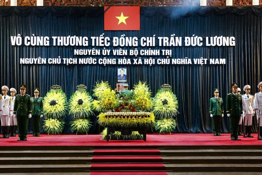 Lễ viếng nguyên Chủ tịch nước Trần Đức Lương chính thức bắt đầu từ 7h sáng 24/5. Ảnh: Vietnamnet.