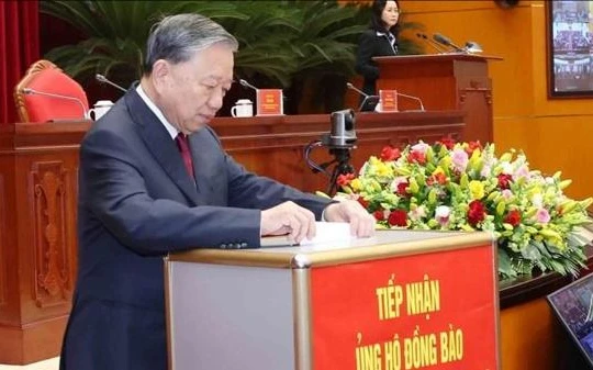 Tổng bí thư Tô Lâm ủng hộ người dân vùng lũ