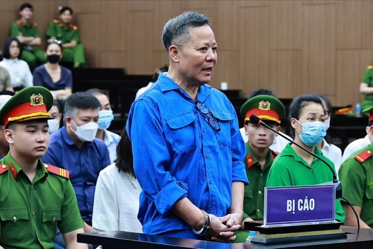 Ông chủ khai thác đất hiếm khóc: "Bị cáo có làm, nhưng chưa kịp xong thì bị bắt"