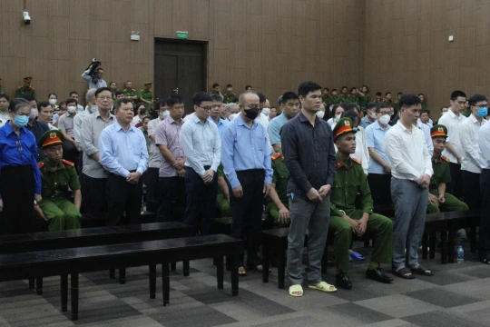 Phó TGĐ Phúc Sơn khai học lớp 6, sở hữu 7 sổ tiết kiệm, 33 cây vàng, 6 sổ đỏ