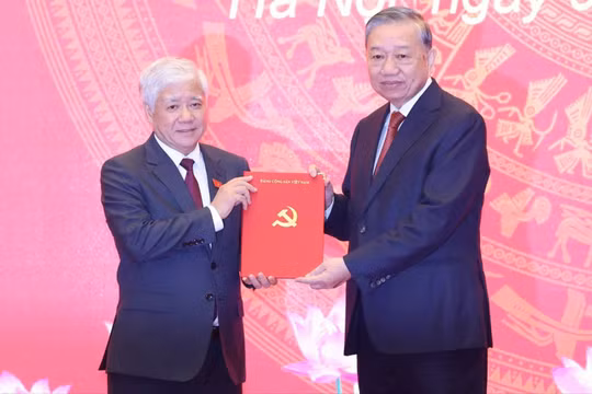 Ông Đỗ Văn Chiến làm Phó bí thư Thường trực Đảng ủy Quốc hội